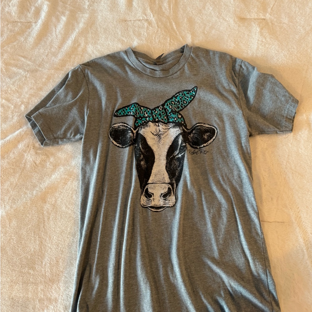 Graphic cow tee
